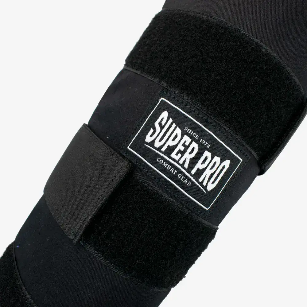 super pro combat gear savior scheenbeschermers zwart logo