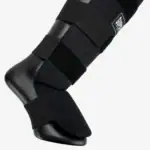 super pro combat gear savior scheenbeschermers zwart zijkant